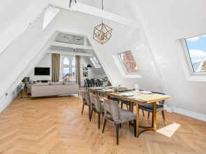 The Penthouse - With 360 Private Terrace Views of the Cathedral and Exeter City