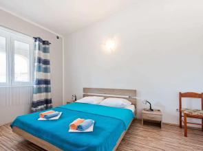 Snug Apartment in Vir near Sea