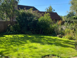 Stunning Apartment Opposite Cowdray Ruins in Heart of Midhurst