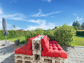 Detached House with Sauna & Hot Tub near Ski Resort & Nature Park