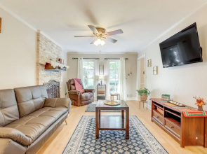6 Mi to Stone Mountain Park: Home w/ Deck!
