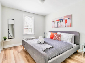 1BR Apt w King Bed Netflix - Near DT Hamilton