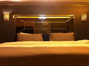 216 Eagle Palace Suite