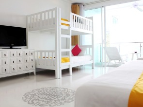 The Old Phuket - Karon Beach Resort