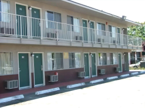 American Budget Inn and Suites- Modesto