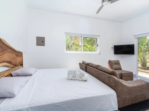 Modern Home and Guesthouse in a Peaceful Gated Community with a Private Swimming Poo