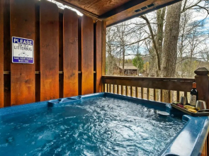 Spring Promo! 3 min to Dollywood! Cabin with Hot tub, Game Room, and Resort Pool!