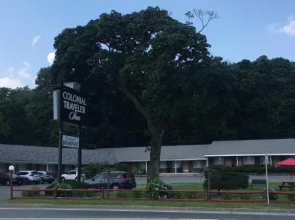 Colonial Traveler Inn