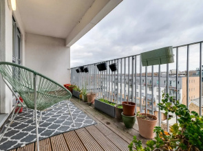 Spacious Modern Camberwell Apartment