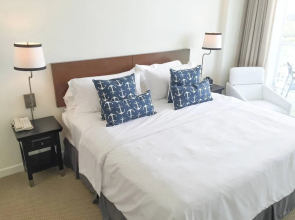 Ocean, Marina & City View Studio + Balcony #1