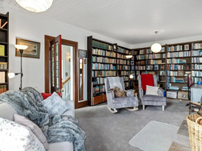 The Professor's Beach House - Brighton Holiday Home