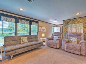 Pet-friendly Home w/ Deck in Broken Bow!