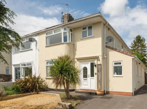 Spacious 3 Bed Home With Parking for Two Cars