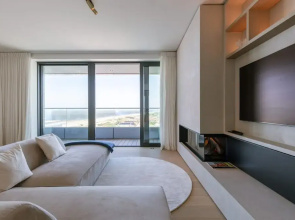 Huswell - Minimalist Coastal Luxury Panoramic View