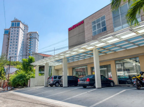RedDoorz near Ciputra World 3