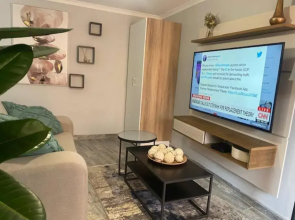 163 on Bez, Apartment 9