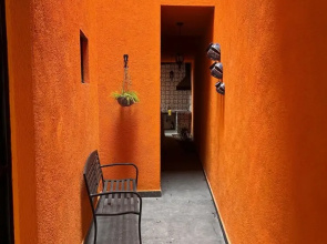 Casa Colonial en Pueblo Mágico by Adhoc