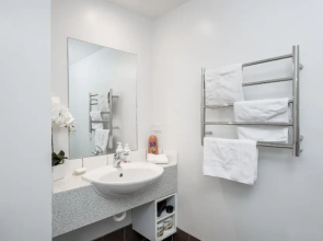 Spacious 2 Bedroom Apartment Downtown Christchurch