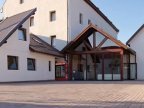 Edel House