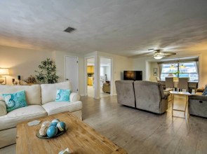 Waterfront Hernando Beach Home w/ Dock + Kayaks