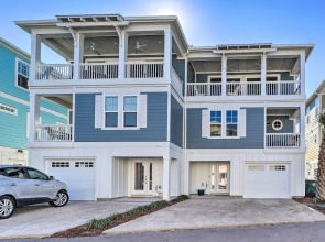 Kure Beach Townhome: Short Walk to the Beach!