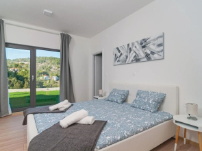 Beautiful Home in Stomorska With 3 Bedrooms, Jacuzzi and Wifi