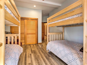 Incline Village Townhome w/ Forest-view Deck