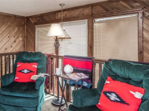 Plaid House - Three Bedroom Cabin