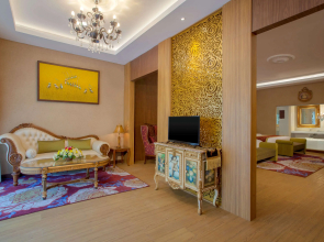 Ramada Suites by Wyndham Solo