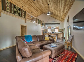 Family Home w/ Fire Pit & Grill ~ 1 Mi to Slopes!