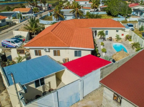 Poolside 1-bed Near Palm Beach