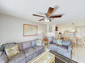 New Listing! Updated Golf Course Condo, Near Beach cottage