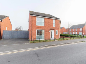 Liberty House - Perfect for Contractors - 2 Off-Road Parking Spaces