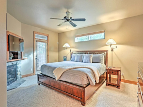 Spacious Sunriver Home w/ Hot Tub & Gas Grill