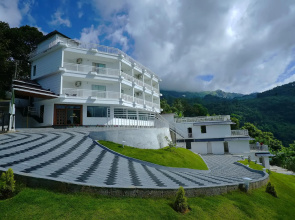 Moonline Resort