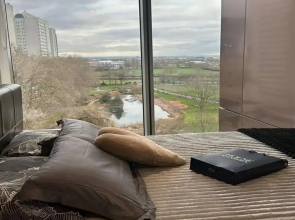 Stunning 2-bedroom Flat With Park View