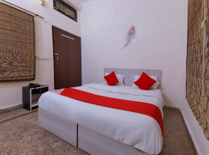 OYO 8988 Radha Krishna Guest House
