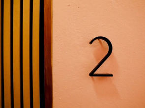 Room 2: Stylish Escape by Calle Cerra Art