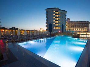 Water Side Resort & Spa