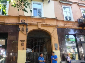 Apartment on Derybasivska 19