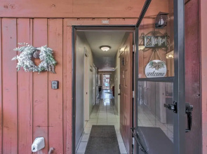 Cozy Mtn Condo w/ Deck < 2 Mi to Links Golf Course