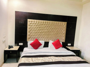 The Metropolis Guest House Near RK Ashram Metro Station
