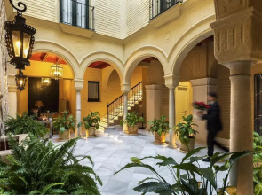 Casa de Triana Luxury Suites by Casa del Poeta