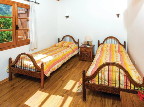 Amazing Home in Miliou Paphos With 3 Bedrooms, Outdoor Swimming Pool and Swimming Pool