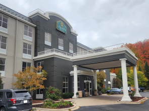 La Quinta Inn & Suites by Wyndham Milwaukee SW New Berlin