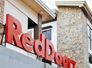 RedDoorz @ Park's Resort Hotel Alcantara