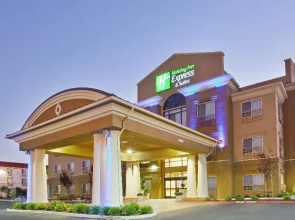 Holiday Inn Express & Suites Salinas