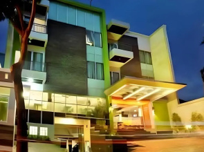 Bamboo Inn Hotel & Cafe