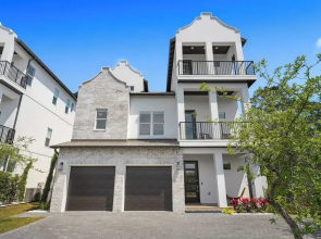 7 Bedroom Serentiy Sands Cottage with Heated Pool and Spa