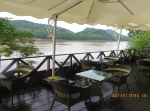 Lankham Riverside Hotel